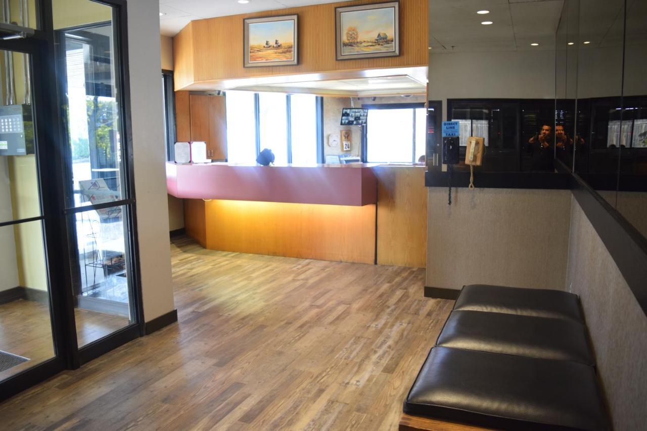 Venture Inn Hotel サスカトゥーン エクステリア 写真